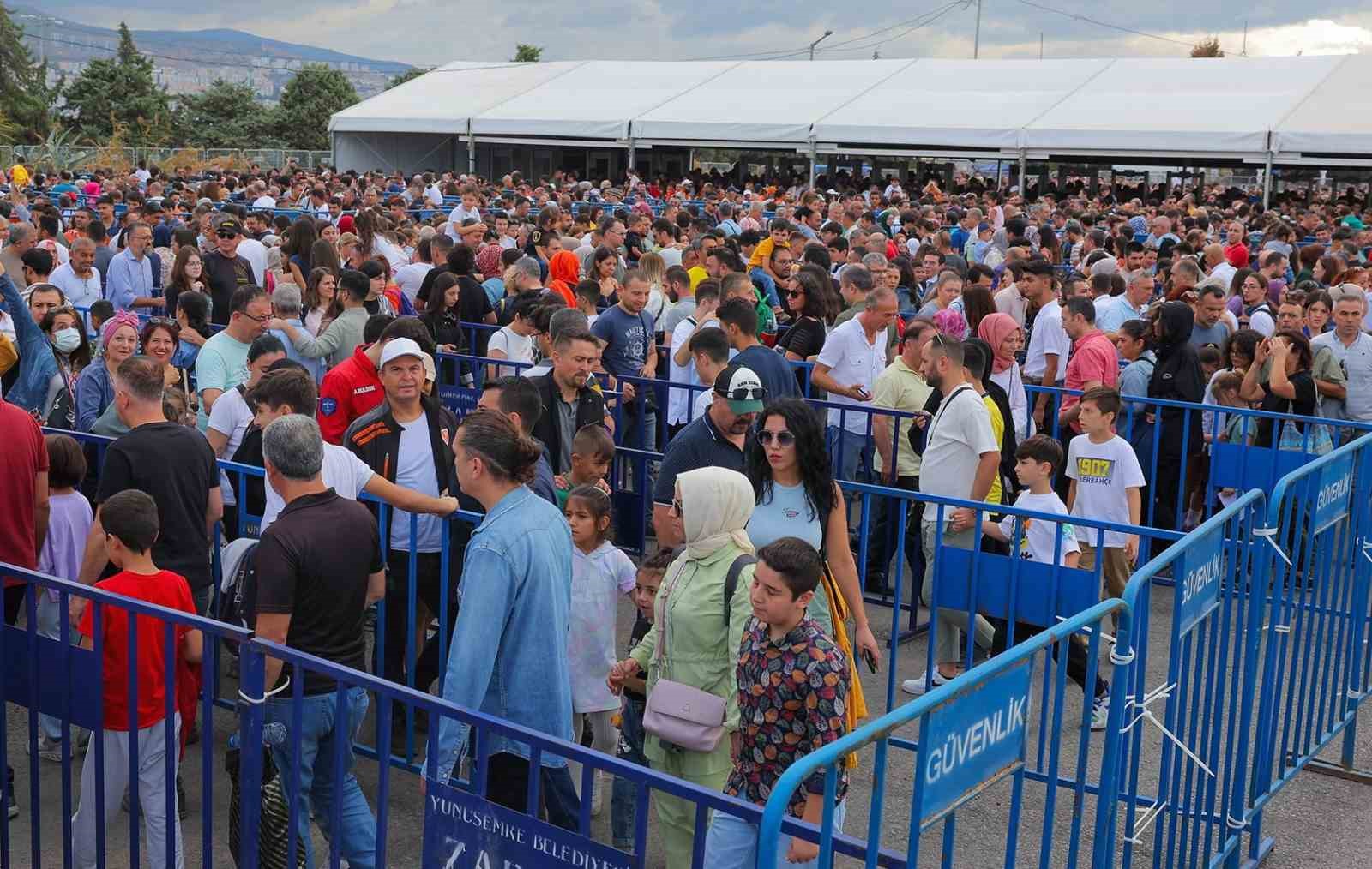 TEKNOFEST’te son gün yoğunluğu TEKNOFEST’TE SON GÜN YOĞUNLUĞU YAŞANDI