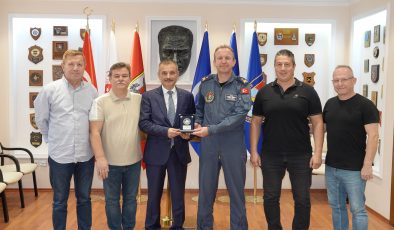 Türk Hava Kurumundan komutana ziyaret