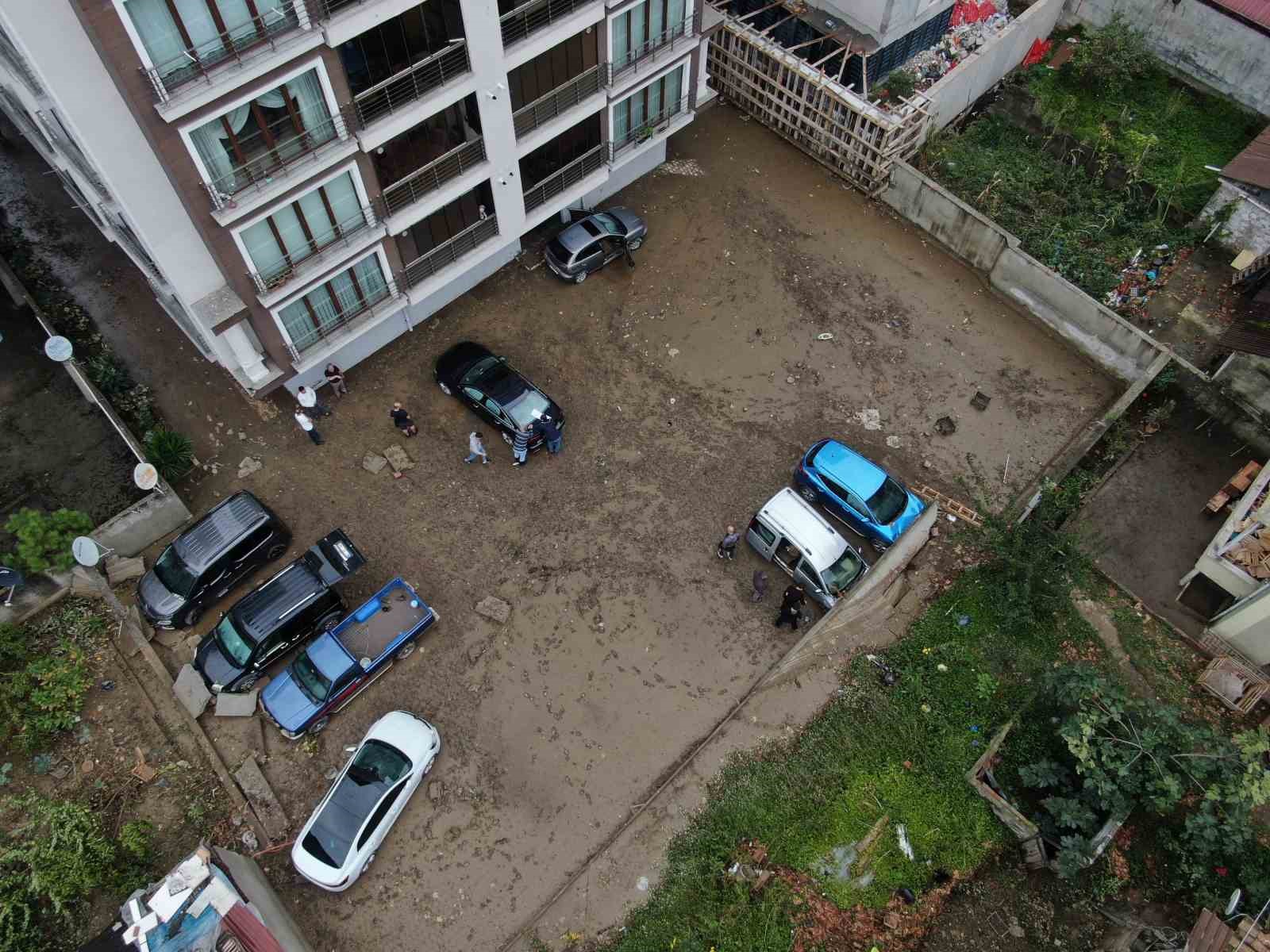 Trabzon’un Sürmene ilçesinde sular çekildi, hasarın boyutu ortaya çıktı TRABZON’UN SÜRMENE İLÇESİNDE DÜN AKŞAM YAĞAN YOĞUN YAĞMUR SONRASI, BUGÜN