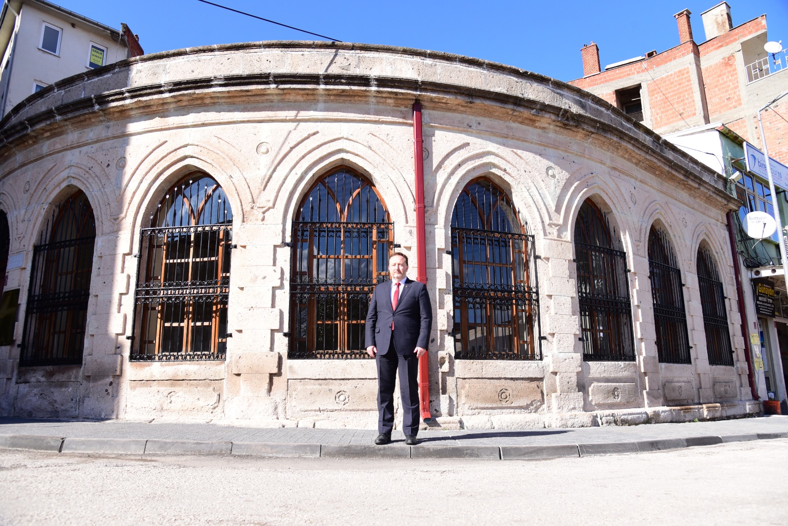 Karesi Belediyesi, kültürel değerlerine sahip çıkıyor Karesi Belediyesi, ilçede ayakta kalmayı başarmış kültürel mirasları korumak için