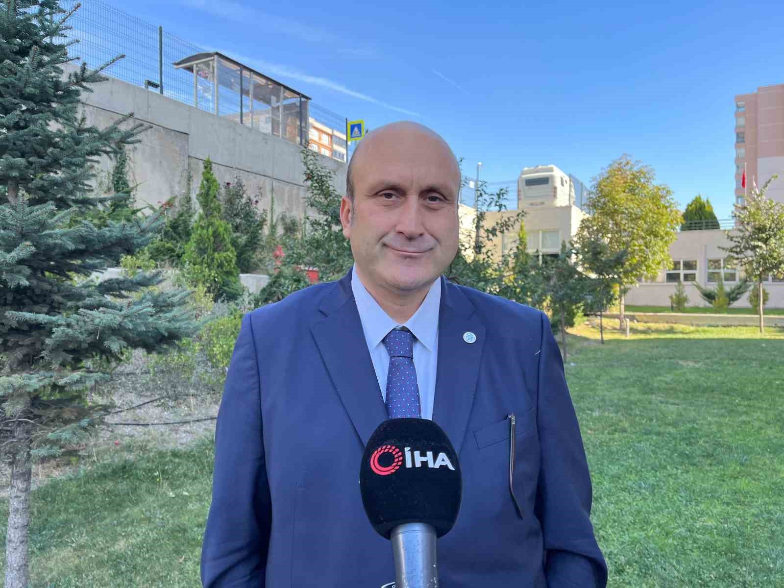 Uzmanlar sınıf geçmede Türkçe baraj puanının 70’e çıkarılmasını olumlu karşılıyor EĞİTİM UZMANI LEVENT ERASLAN, SINIF GEÇMEDE TÜRKÇE BARAJ PUANININ 70’E