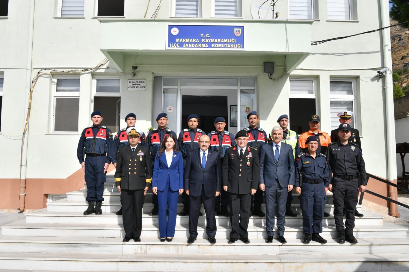 Balıkesir Valisi İsmail Ustaoğlu, Balıkesir’in Marmara İlçesini ziyaret etti.  Ustaoğlu,