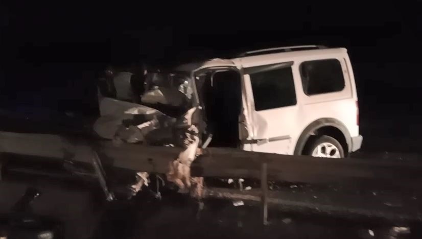 Yanlış şeride giren yabancı plakalı minibüs dehşet saçtı: 1 ölü TEKİRDAĞ’IN ÇERKEZKÖY İLÇESİNDE YANLIŞ ŞERİTTE SEYREDEN YABANCI PLAKALI MİNİBÜS DEHŞET