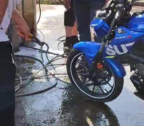 Yarış motoru sürerken direksiyondan yılan çıktı | Bandırma Haber