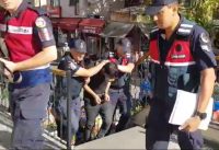 ÇANAKKALE’NİN BAYRAMİÇ İLÇESİNDE KENDİNİ JANDARMA PERSONELİ OLARAK TANITARAK, 70 YAŞINDAKİ