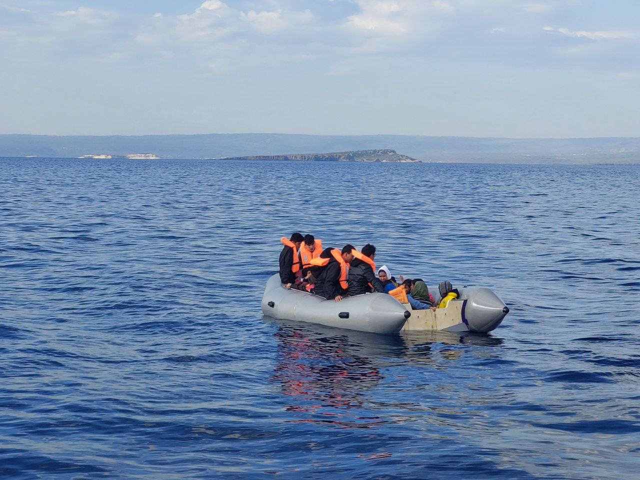 BALIKESİR'İN AYVALIK İLÇESİ AÇIKLARINDA YUNANİSTAN UNSURLARI TARAFINDAN TÜRK KARASULARINA GERİ