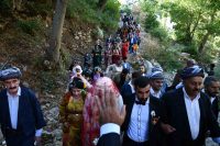 ŞIRNAK’IN ULUDERE İLÇESİNDE GÖRKEMLİ AŞİRET DÜĞÜNDE YÜZ YILLIK GELENEKLER YAŞATILIYOR.