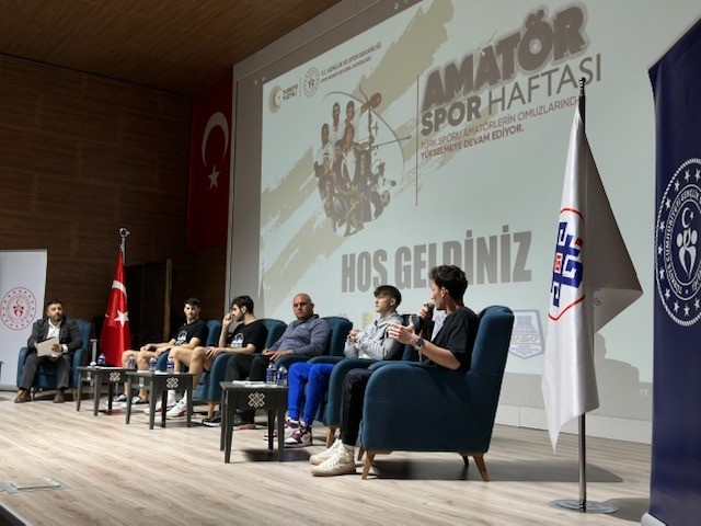 “ZİRVEDEKİ SPORCU BULUŞMALARI” PANELİ İKİ OTURUM OLARAK GENÇLERİN YOĞUN İLGİSİ