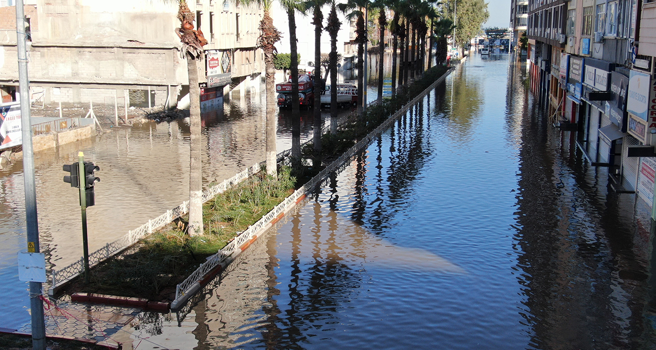 Burası Venedik değil İskenderun! Hatay’ın İskenderun ilçesinde etkili olan fırtına sonrası kentin işlek noktaları