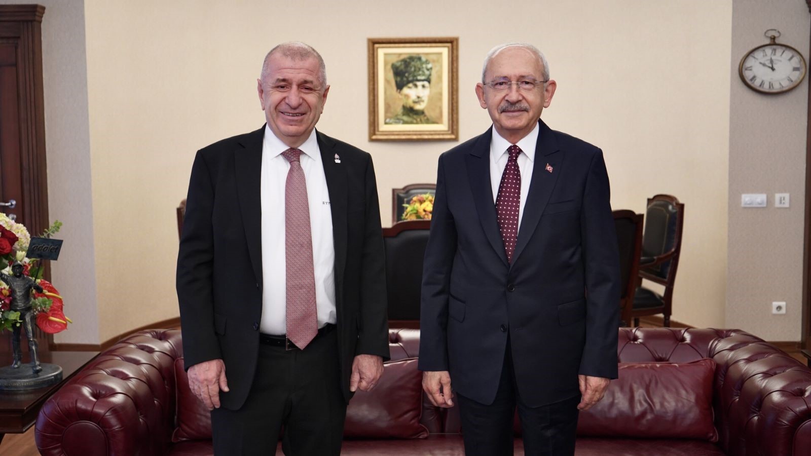 Ümit Özdağ, Kemal Kılıçdaroğlu’yla yaptığı “protokolü” açıkladı Zafer Partisi Genel Başkanı Ümit Özdağ, eski CHP Genel Başkanı