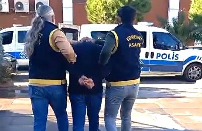 Edremit’te polis, cezaevi firarisini operasyonla yakaladı.Edinilen bilgiye göre, Edremit İlçe