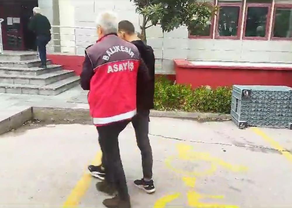 Altıeylül’de 4 hırsızlık olayını gerçekleştiren M.D. asayiş şube müdürlüğüne bağlı