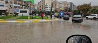 Bandırma’da aniden bastıran  yağmur ve fırtına etkisini kısa zamanda arttırdı.