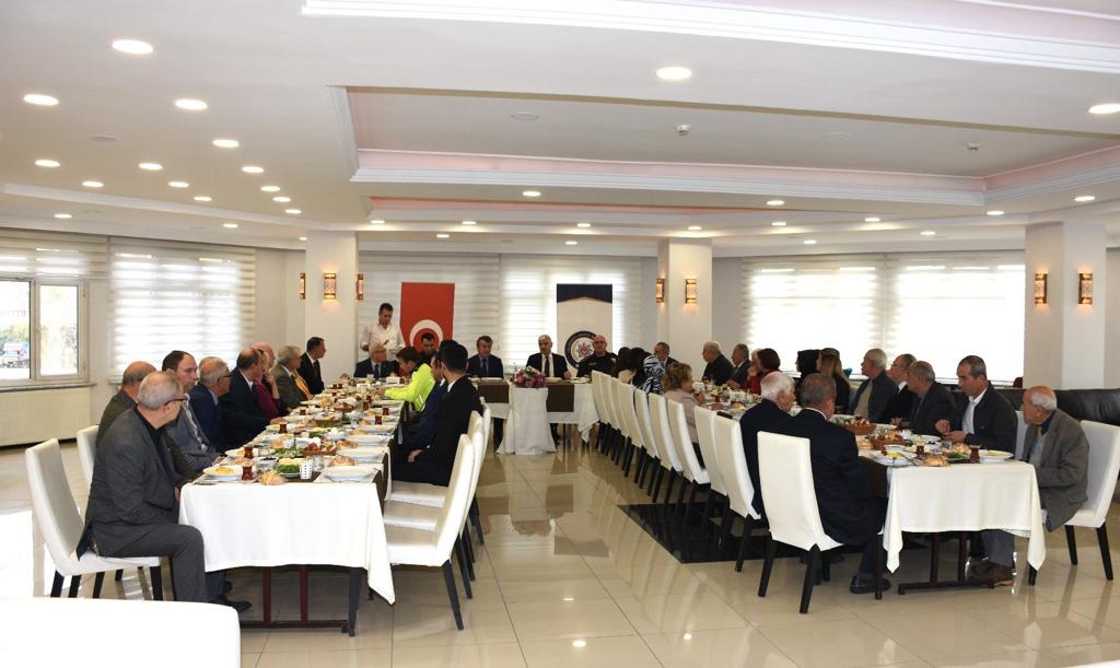 Balıkesir İl Emniyet Müdürü Hasan Yiğit birim amirleriyle birlikte Karesi
