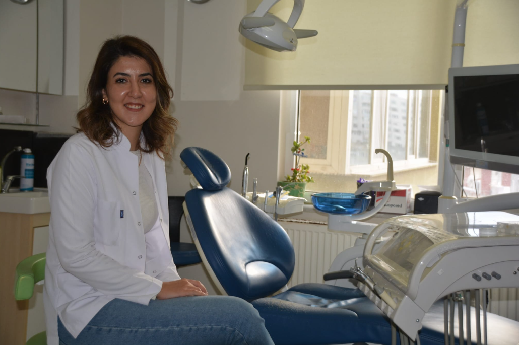 Ağız ve diş bakımı bebeklikten başlamalı Ağız ve diş sağlığının önemi uzmanlarca her zaman vurgulanıyor. Genel