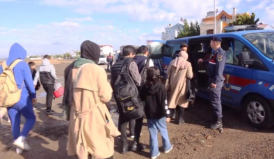 Ayvalık’ta 36 göçmen jandarmadan kaçamadı