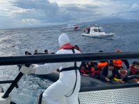 Ayvalık’ta Türk karasularına geri itilen 45 düzensiz göçmen kurtarıldı