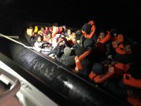 Ayvalık’ta botları patlatılan 47 göçmen Sahil Güvenlik ekiplerince kurtarıldı
