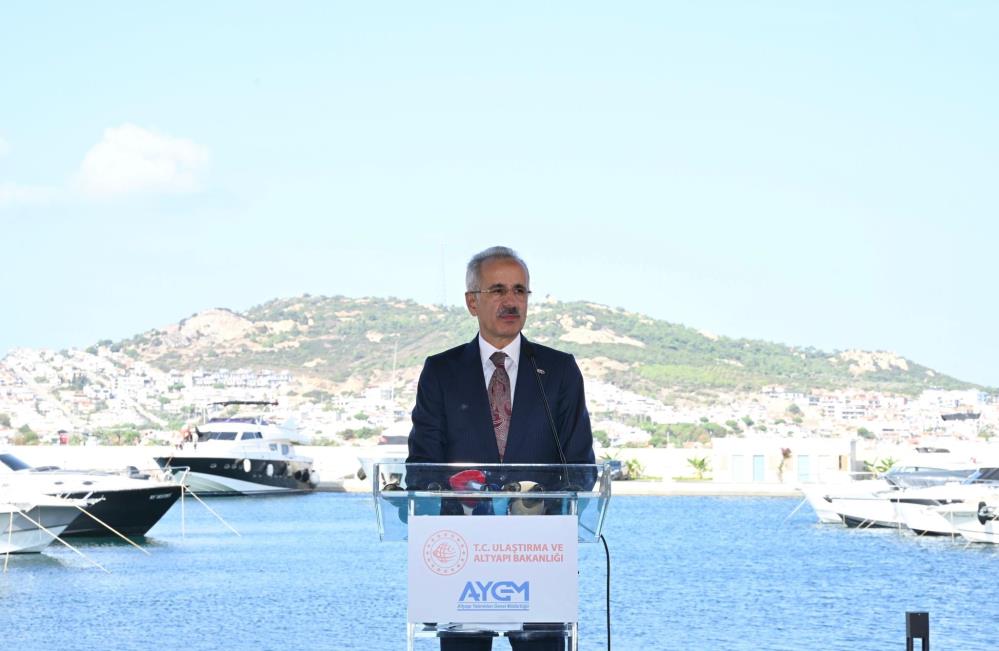 Bakan Uraloğlu: “6 ay içerisinde açık denizlerde verdiğimiz uygulamalı eğitimlerde 17 bin 672 kişi sertifika almaya hak kazandı” Ulaştırma ve Altyapı Bakanı Abdulkadir Uraloğlu, uygulamalı amatör denizci eğitimi