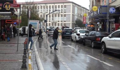 Balıkesir’de sağanak yağış etkisini göstermeye başladı