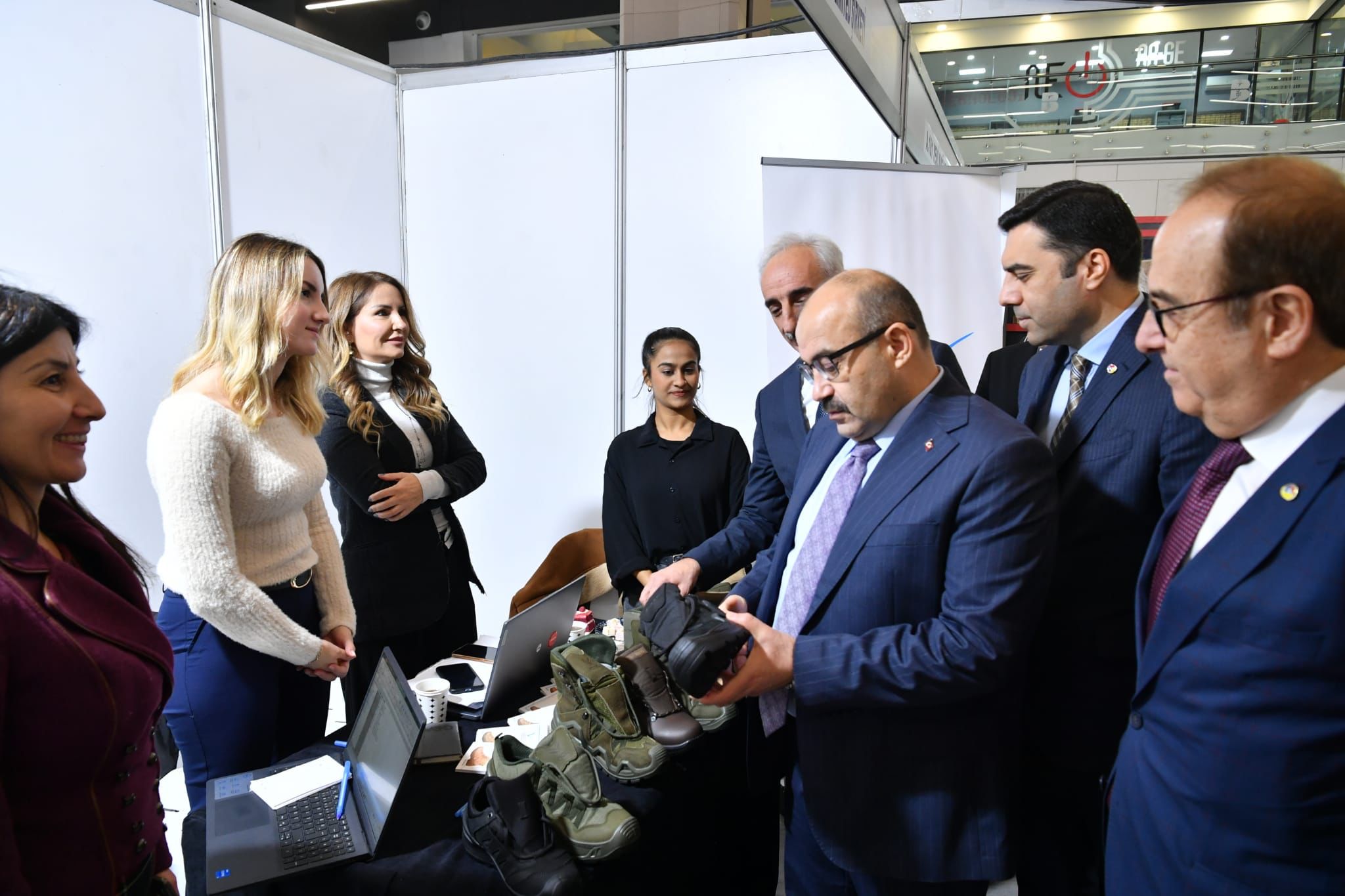 Balıkesir’de iş veren ve iş arayanları bir araya getirerek kalifiye