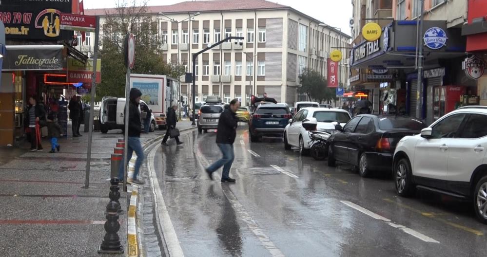 Balıkesir’de cuma gününe kadar etkili olması beklenen sağanak yağış, etkisini