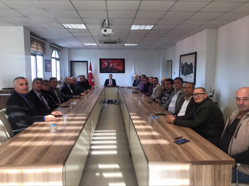 Burhaniye’de merkez mahalle muhtarları toplantısı yapıldı Burhaniye de Kaymakam İlyas Memiş başkanlığında merkez mahalle muhtarları toplantısı