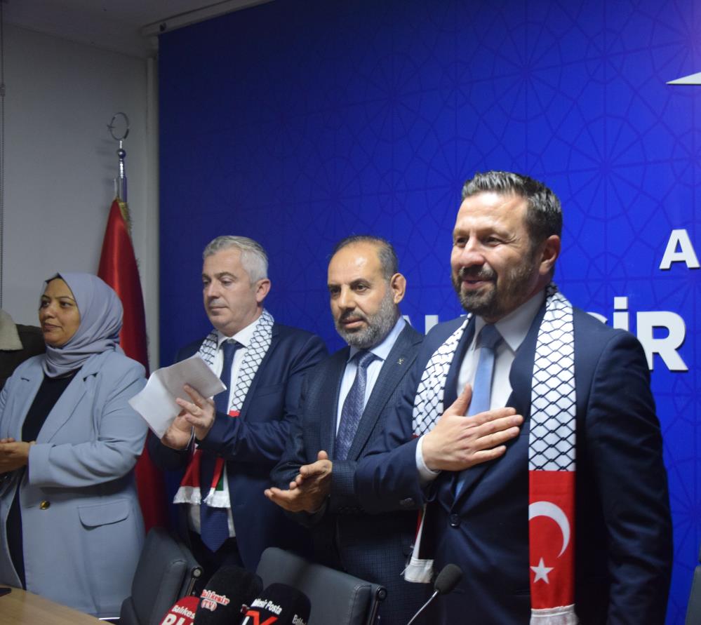 AK Parti Balıkesir İl Başkanlığına atanan Mehmet Aydemir görevine başladı.AK