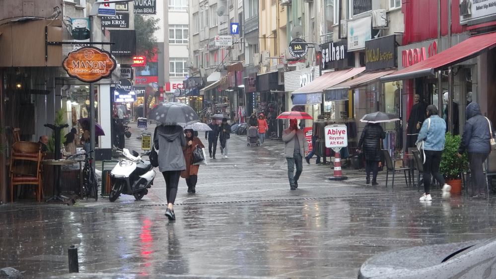 Balıkesir’de hafta sonu başlayan sağanak yağış hafta başında da etkisini