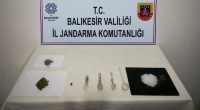 Altıeylül’de evlerinde uyuşturucu madde imal edip, ticaretini yapan 3 kişi,