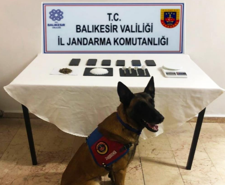Altıeylül’de jandarma ekiplerinin uyuşturucu imal edip, satan 5 şüpheli şahsın