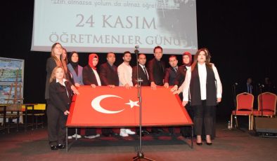 Balıkesir’de öğretmenler günü kutlandı