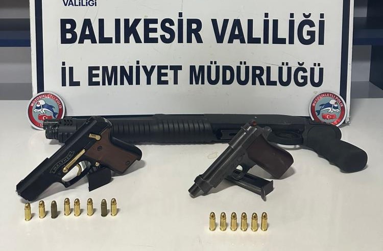 Balıkesir’de polis ekipleri il merkezi genelinde yaptıkları asayiş uygulamalarında çeşitli