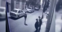Eskişehir’de bir evin balkonunda asılı olan çamaşırları çalan şahıslar, güvenlik