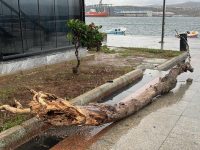 Bandırma’da Meteoroloji Müdürlüğünden yapılan uyarı sonucunda beklenen yağış ve fırtına