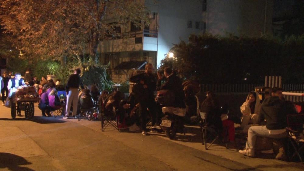 Kadıköy’de bir mağaza açılışa özel 500 müşteriye 10 bin liralık