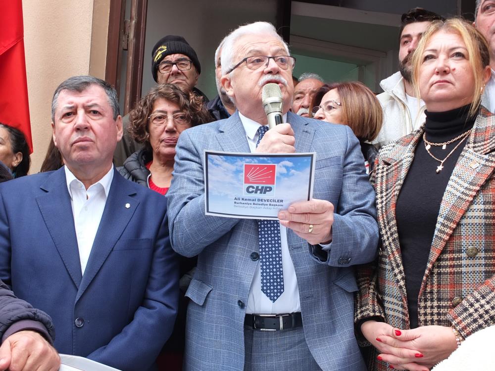 Burhaniye’de, partilerde aday adaylığı açıklamaları peş peşe gelirken, Belediye Başkanı