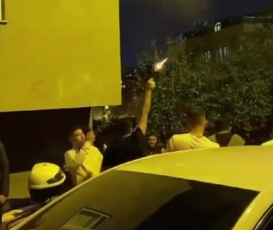 Ataşehir’de bir şahıs, cezaevinden tahliyesini havaya ateş açarak kutladı.Ataşehir’de geçtiğimiz