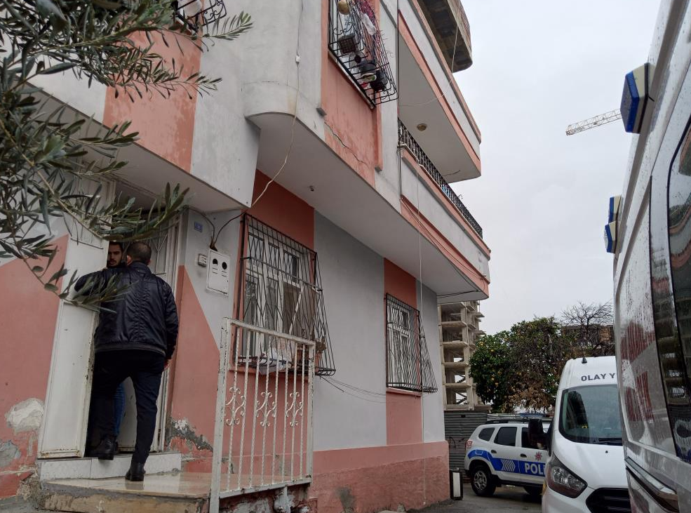 Adana’da cinnet geçiren bir kişi karısını ve annesini tabancayla başlarından