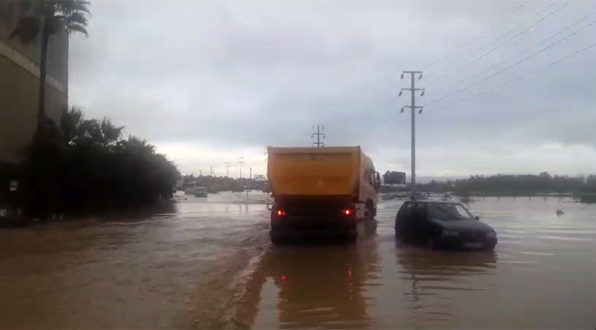 Yalova’da dere taştı, tersaneler sular altında kaldı