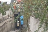 Bağcılar’da bir vatandaş, derenin demir parmaklıklarına asılı halde bulundu. Polis, konuya