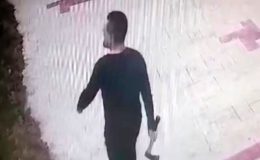Doktor evden çıkmayan kiracısına baltayla saldırdı