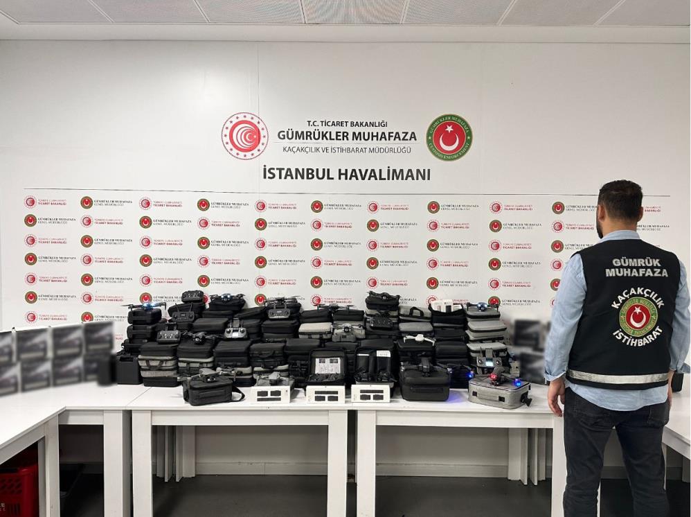 Gümrük Muhafaza ekiplerinin operasyonlarında yaklaşık 15 milyon liralık kaçak eşya ele geçirildi Ticaret Bakanlığı Gümrük Muhafaza ekiplerince gerçekleştirilen operasyonlarda çok sayıda kaçak