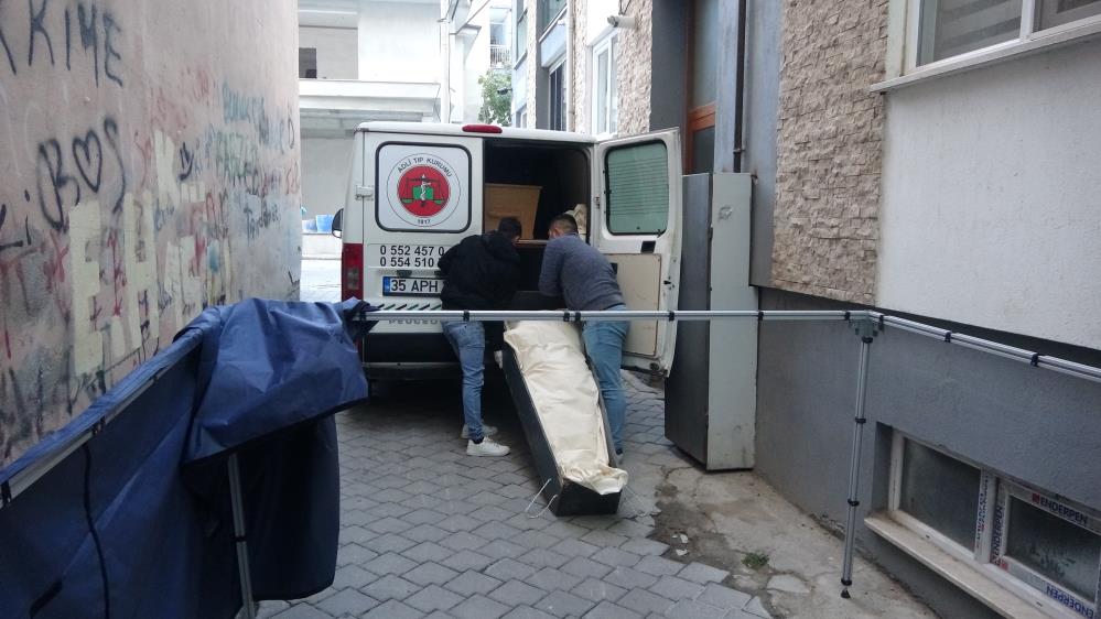 Denizli’de şüpheli ölüm: Yaşlı kadın 7. kattan düştü Denizli’nin Pamukkale ilçesinde bulunan bir binanın 7. katındaki pencereden düşen