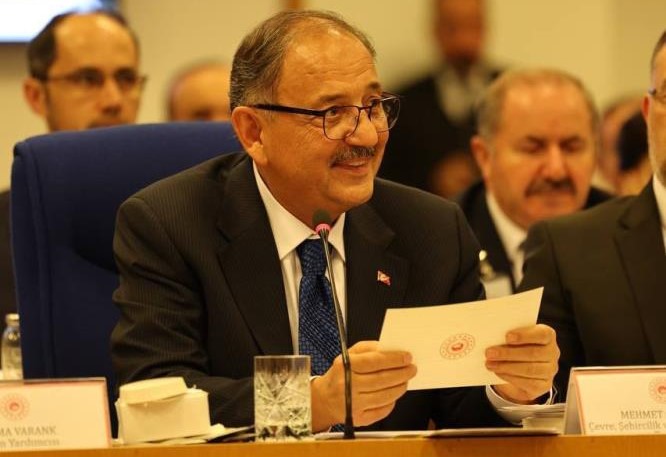 Deprem bölgesinde yapılacak 100 bin çelik köy evi için ihaleye çıkılacak Çevre, Şehircilik ve İklim Değişikliği Bakanı Mehmet Özhaseki, deprem bölgesinde