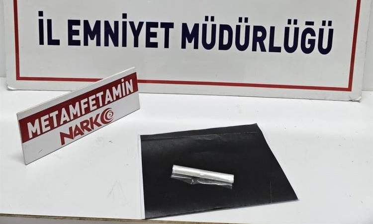 Edremit’te Edremit İlçe Emniyet Müdürlüğü ekipleri yaptıkları çalışmada 1.45 gram