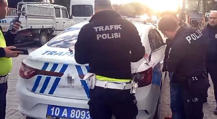 Edremit’te trafik uygulamasından kaçan motosikletli sürücü ile polis arasında yaşanan