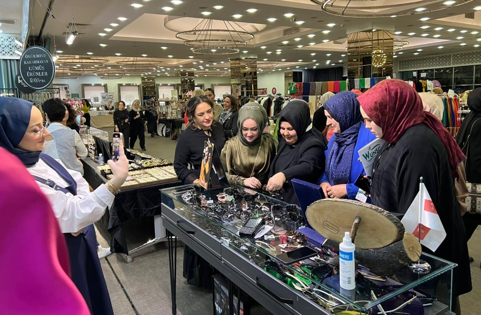 Sakarya’da 52 kadın girişimcinin katıldığı etkinlikte doğal kozmetik ürünlerinden giyim