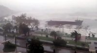 Şiddetli fırtına ve dev dalgalar nedeniyle Kdz. Ereğli Limanı içerisinde
