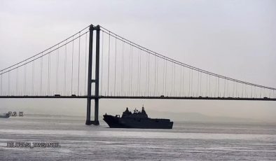 TCG Anadolu tüm heybetiyle İzmit Körfezi’nde